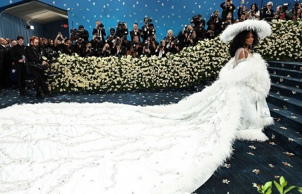 Ross’s train took over the entire blue carpet, with multiple people holding onto her dress as she walked up the museum’s steps