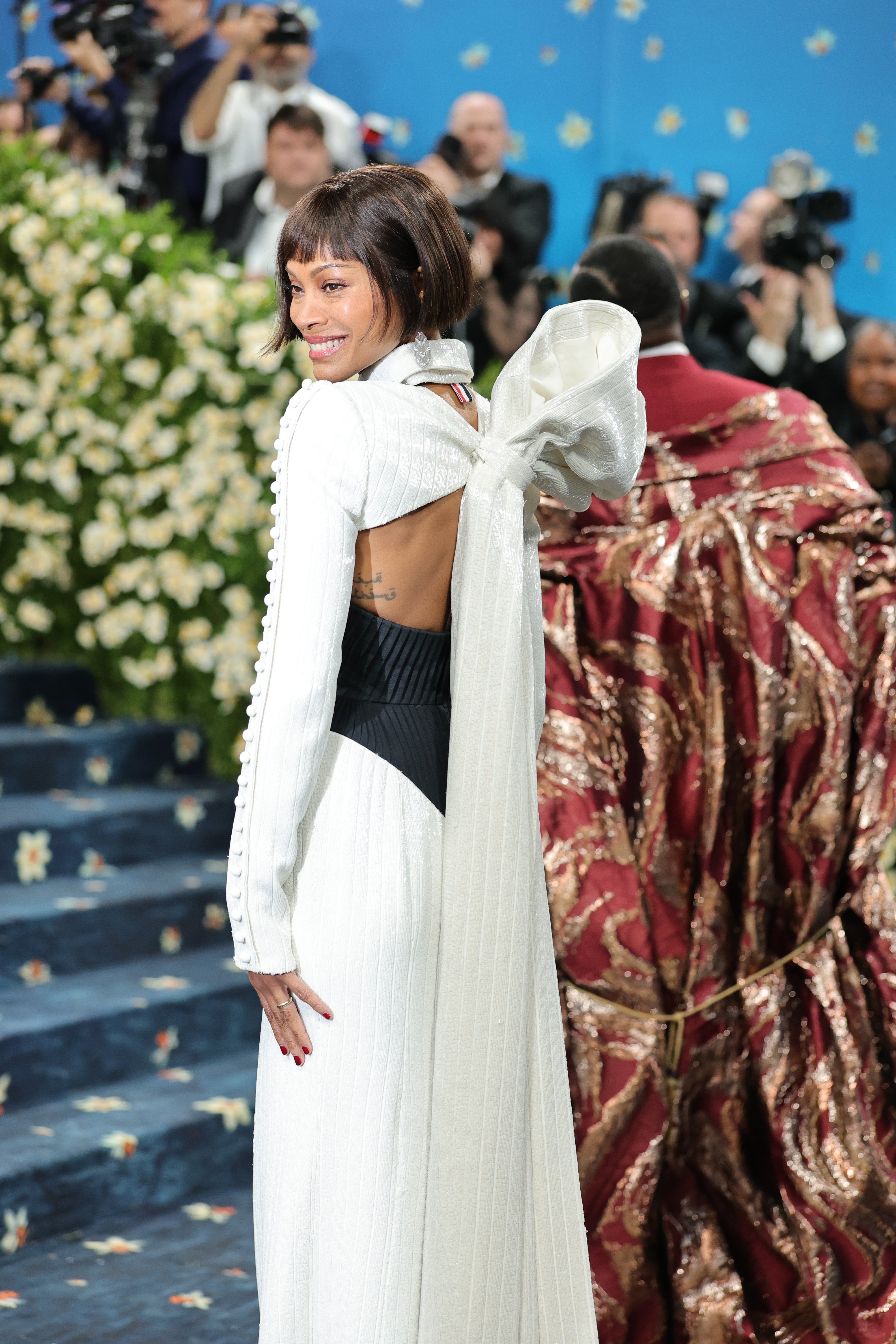 The actor’s dress was backless, featuring a bow and train attached to it