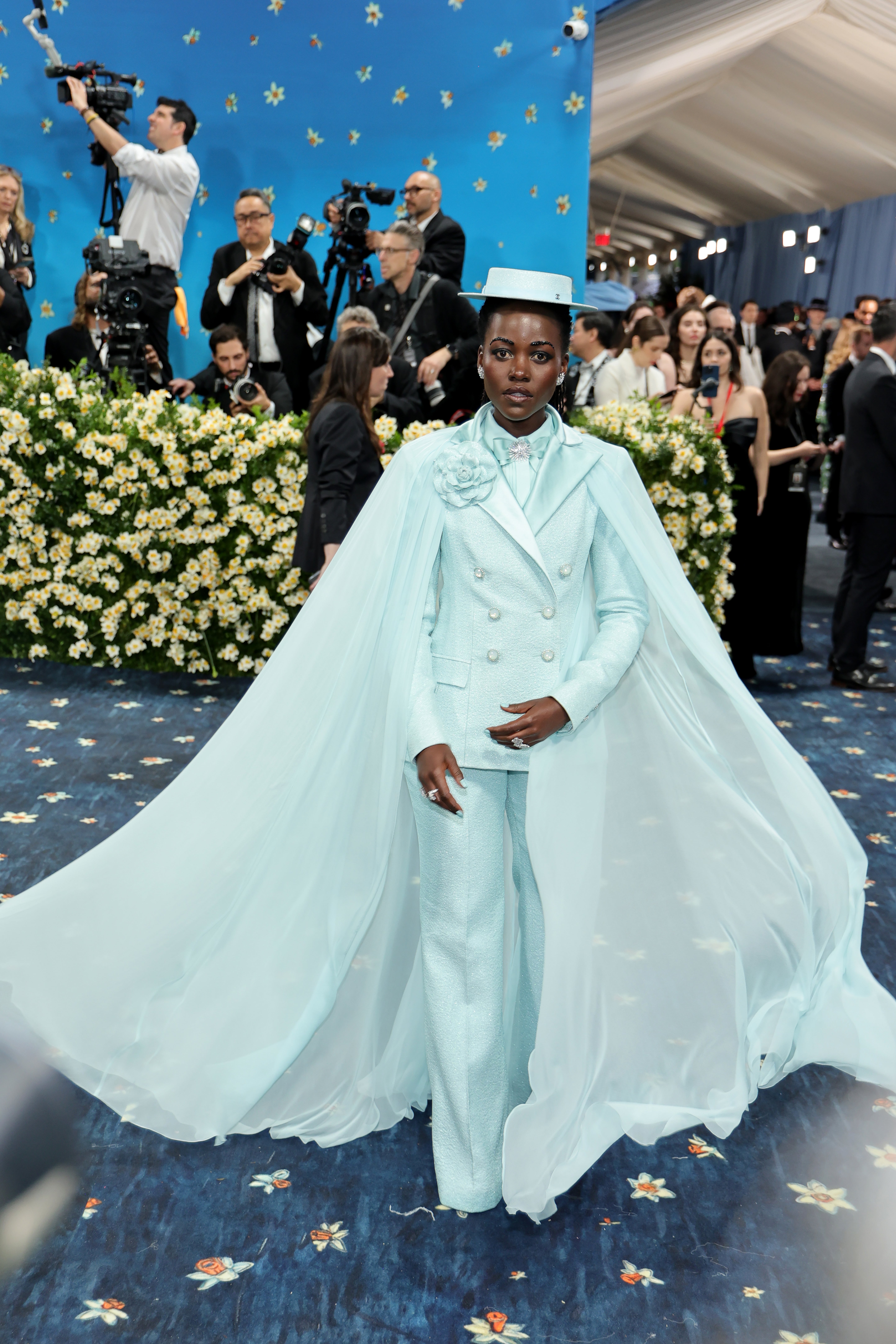 The actor’s look came with a sheer cape, which she spread out on the blue carpet