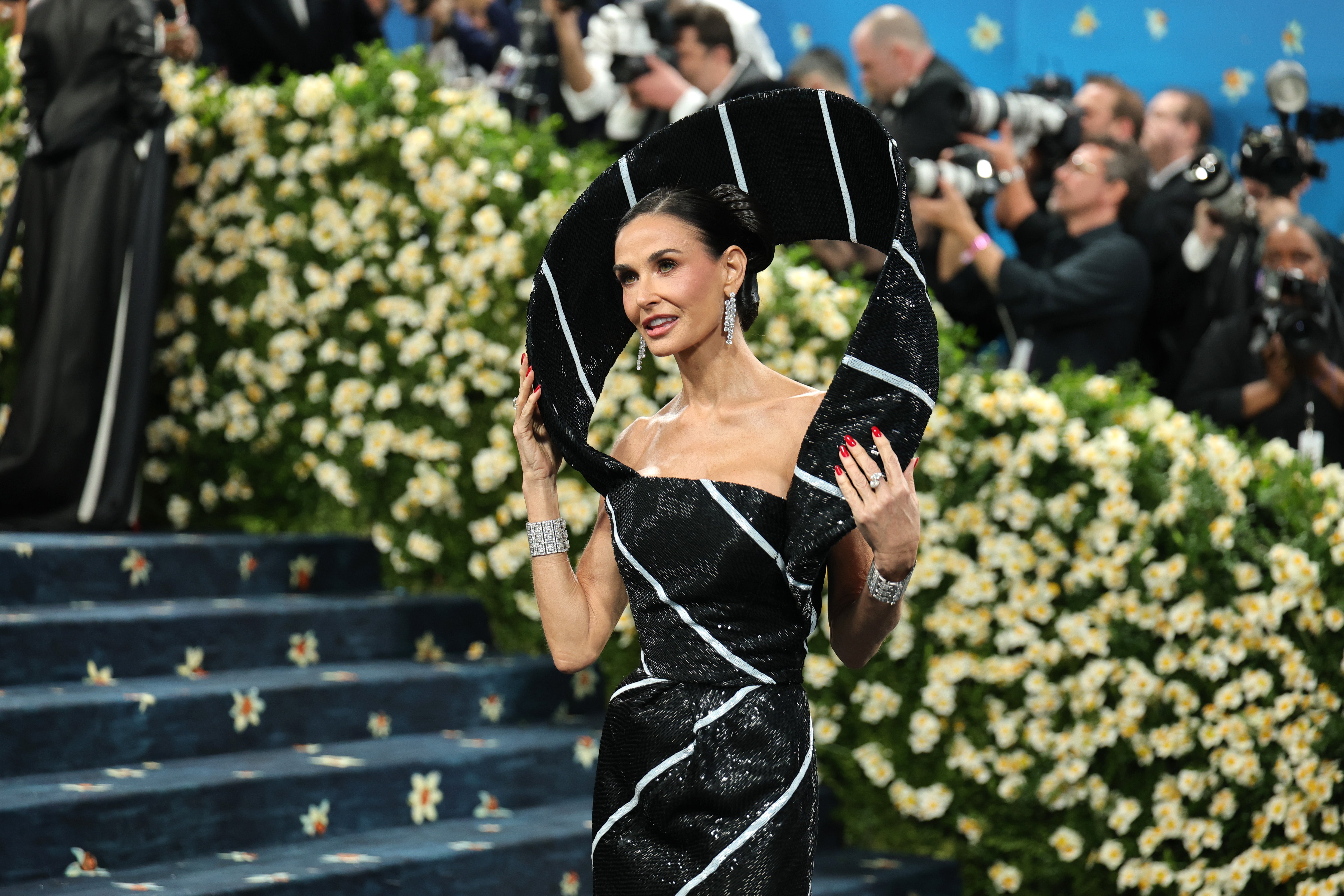 Demi Moore redefined the theme of menswear by dressing up as a literal tie. Her glitter, striped dress included a loop over her back to mock the loop of a tie
